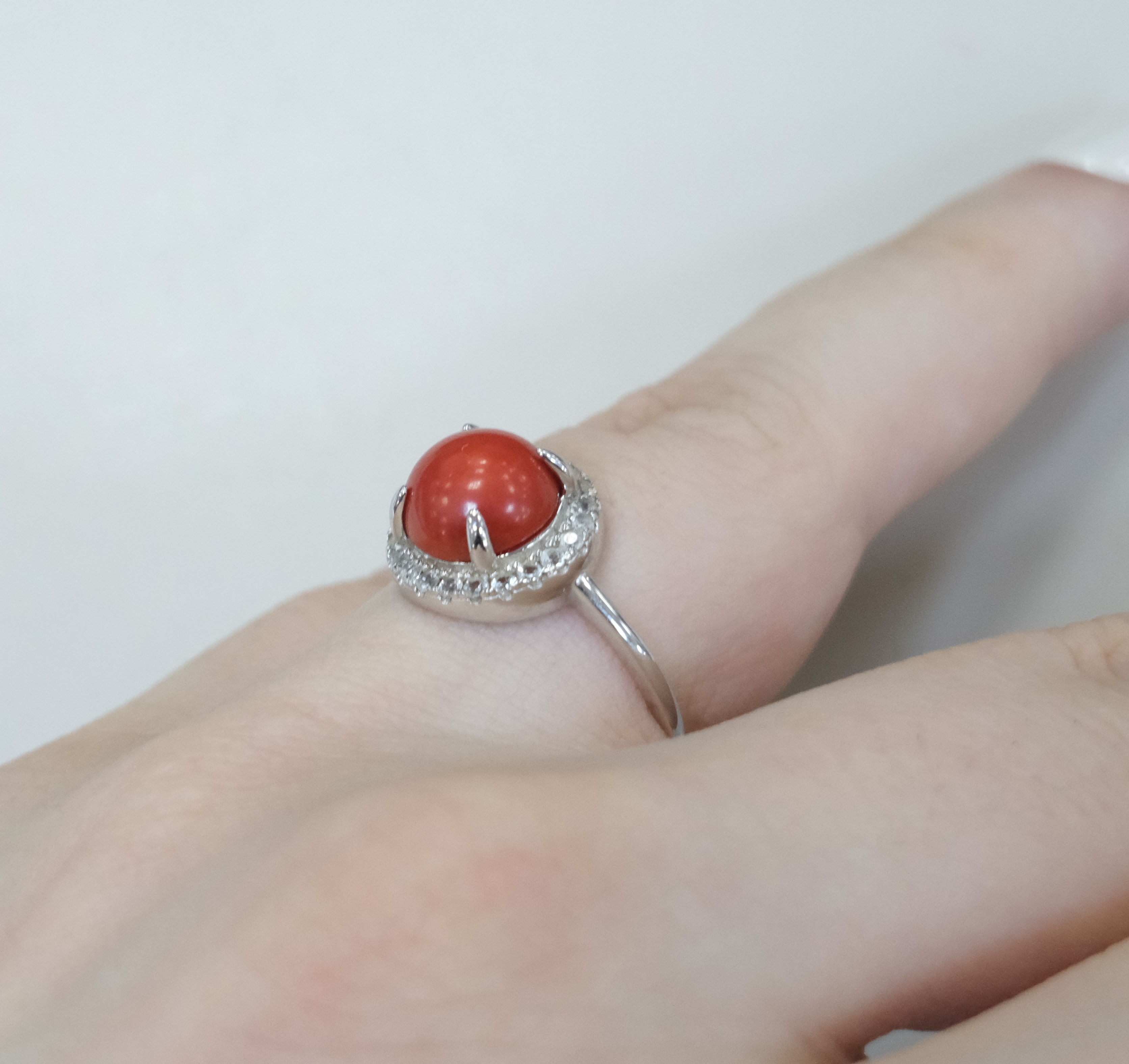 Серебряное кольцо с кораллом Салмон